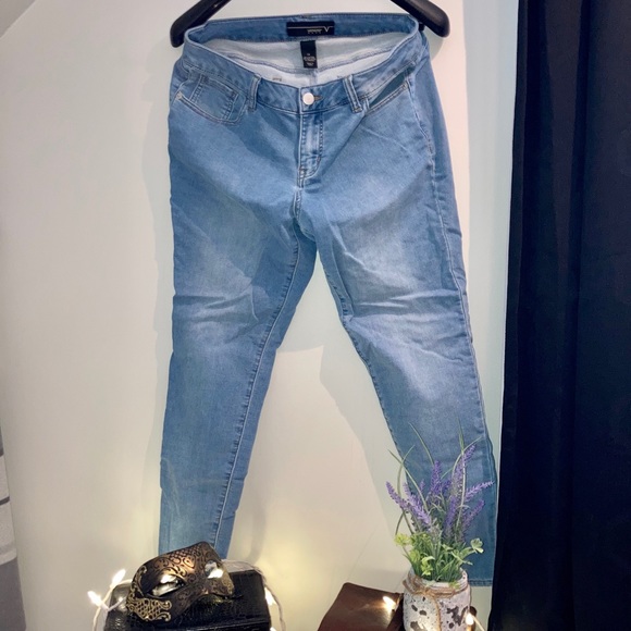 Venezia Skinny Jeans - Picture 2 of 3